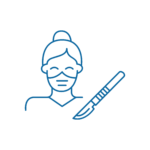 CHIRURGIA Disegno al tratto di un chirurgo che indossa una maschera e un berretto, con accanto un bisturi, a rappresentare un intervento chirurgico o un professionista del settore medico.